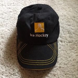 2006 winter games hockey hat
